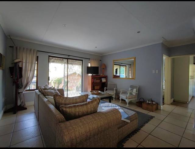 3 BEDROOM TOWNHOUSE FOR SALE IN MONTROSE